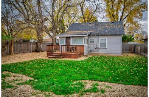 Meridian House | ✮ Charming 2-bedroom Cottage in Oldtown Meridian ✮