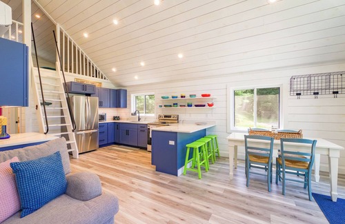 Rockland Cottage | Charming 2-bedroom cottage with WiFi, AC in picturesque Rockland