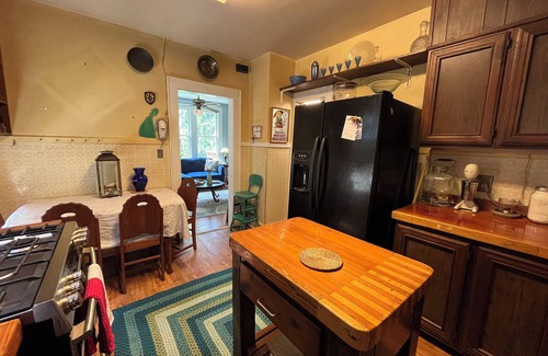 Savannah Cottage | Charming 2-bedroom cottage with fenced yard is pet friendly and waiting for you!