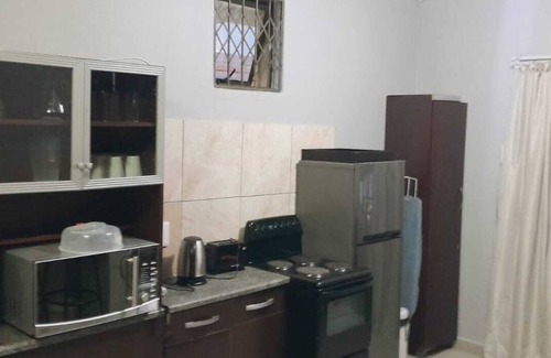 Greater Johannesburg Metropolitan Area Cottage | Charming 2-bedroom cottage in lovely Randburg with WiFi