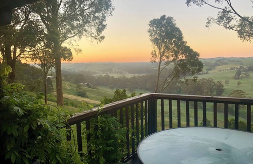 Poowong Cottage | Charming 2-bedroom cottage with open fire and stunning view in Poowong