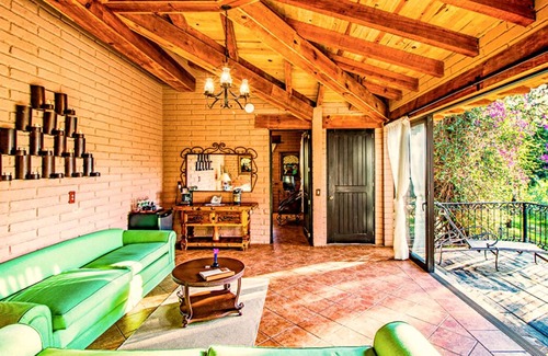 Mascota Cabin | Charming 2 Bedroom Cottage on Private Lake