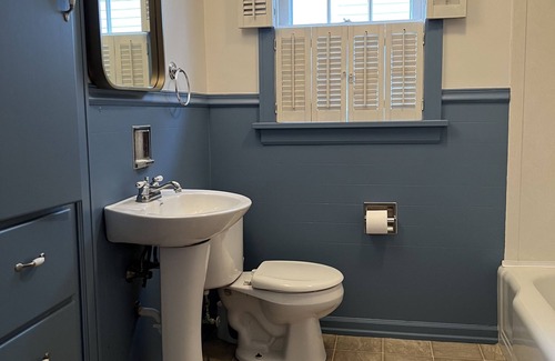Findlay Cottage | Charming 2 bedroom cottage close to downtown