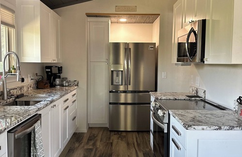 La Pine Cottage | Charming 2-bedroom cottage waterfront on the little Deschutes River La Pine, OR
