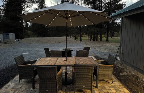 La Pine Cottage | Charming 2-bedroom cottage waterfront on the little Deschutes River La Pine, OR