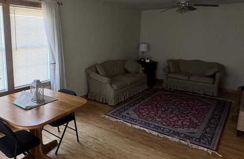 Oakdale Cottage | Charming 2-bedroom cottage in Oakdale with WiFi, AC