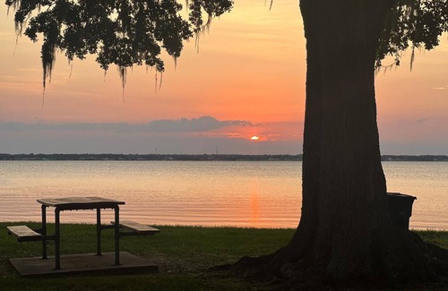 Sebring Cottage | Charming 2-bedroom cottage in fabulous Sebring with AC