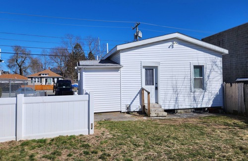 Warwick Cottage | Charming 2-bedroom cottage in delightful Warwick Beach community.