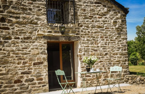 Mellac Cottage | Charming 2 bedroom cottage near the Atlantic coast in the heart of Brittany.