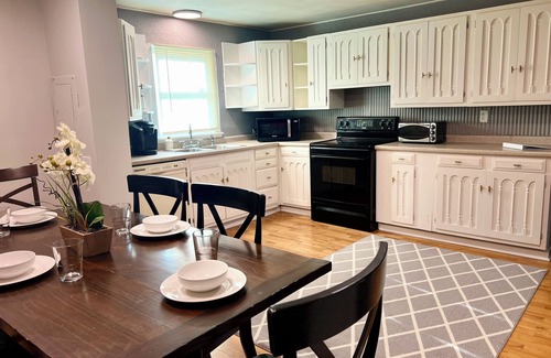 Fulton Cottage | Charming 2-bedroom cottage in fabulous Fulton with AC, WiFi, sleeps 6