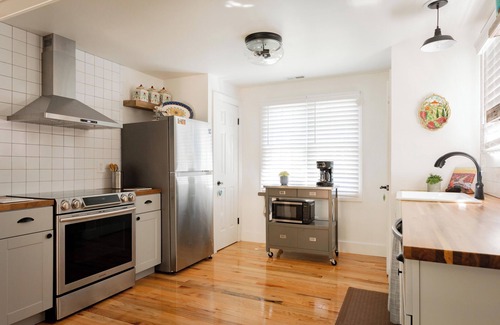 The Galena Territory Cottage | Charming 2-bedroom cottage in enjoyable Galena with fitness room, WiFi