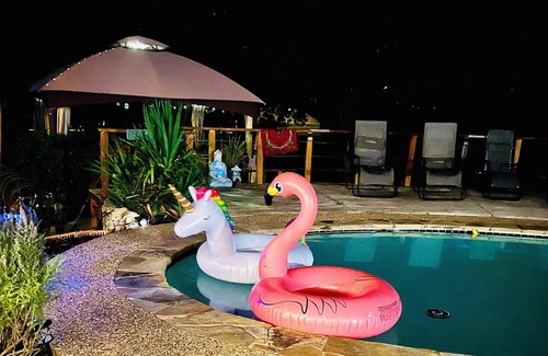 Hewitt Cottage | Charming 2-bedroom cottage with WiFi and AC in Hewitt & beautiful swimming pool