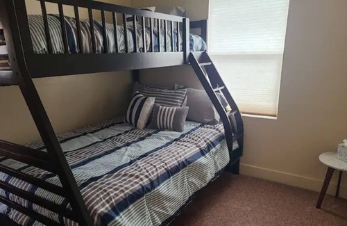 Vernal House | Charming 2 Bedroom cottage- with great access
