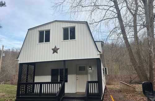Keene Cottage | Charming 2-bedroom cottage in peaceful Warsaw with WiFi, AC