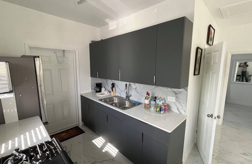 Farmer's Hill Cottage | Charming 2-bedroom cottage in Exuma with AC located next to a 3 mile beach