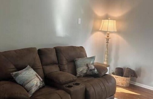 Stephens House | Charming 2-bedroom cottage in Hull GA on a beautiful 26 acre horse farm near UGA