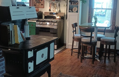 Lynn House | Charming 2-bedroom country house with AC, WiFi in Columbus