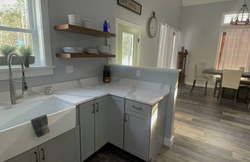 Bristol House | Charming 2-bedroom country house with AC, WiFi in enchanting Bristol