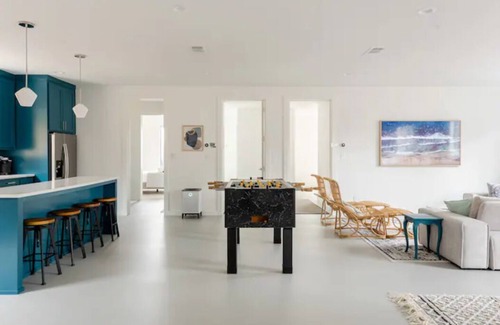 Knox - Henderson House | Charming 2-bedroom duplex in the heart of Lowest Greenville.