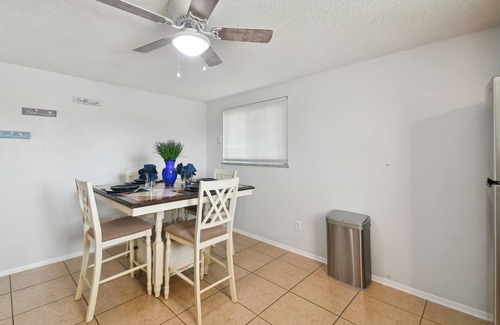 Woodmere Lakes House | Charming 2 bedroom Duplex In the iconic City of Venice Florida !
