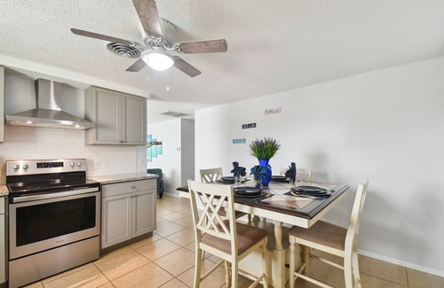 Woodmere Lakes House | Charming 2 bedroom Duplex In the iconic City of Venice Florida !