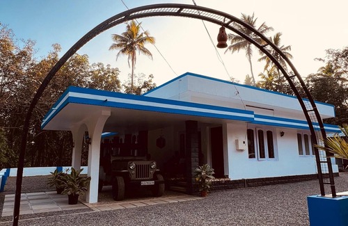 Kothamangalam House | Charming 2-bedroom estatestay with AC, WiFi and swimming pool