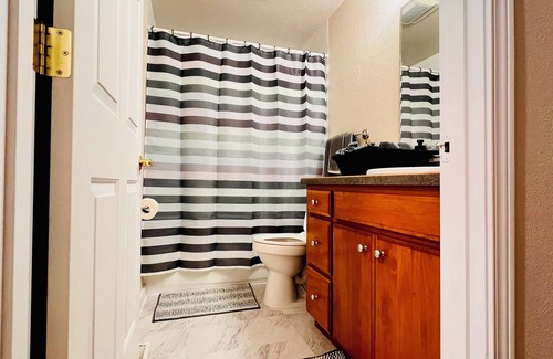 Goldendale Other | Charming 2-bedroom farmhouse in Goldendale with WiFi and AC