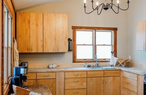 Scottville Other | Charming 2-bedroom farmhouse with WiFi, AC, and room to roam in Scottville