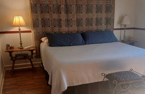 Bradford Other | Charming 2-bedroom farmhouse in the country -Bradford with AC, WiFi