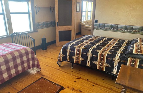 Samnorwood Other | Charming 2-bedroom farmhouse in Shamrock, TX