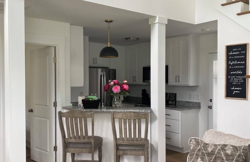 Burgaw House | Charming 2-bedroom Farm house located in the historical down town burgaw