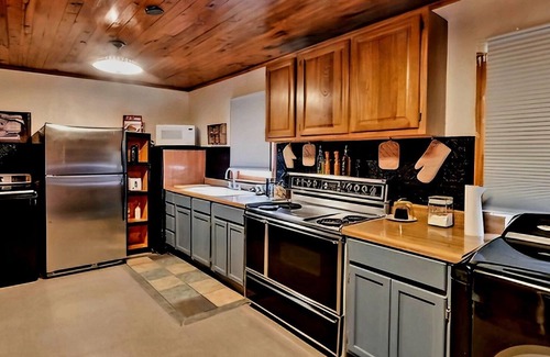 Como House | Charming 2-bedroom farmhouse in wonderful Gleason with AC, WiFi