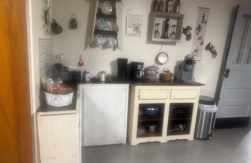 Como House | Charming 2-bedroom farmhouse in wonderful Gleason with AC, WiFi