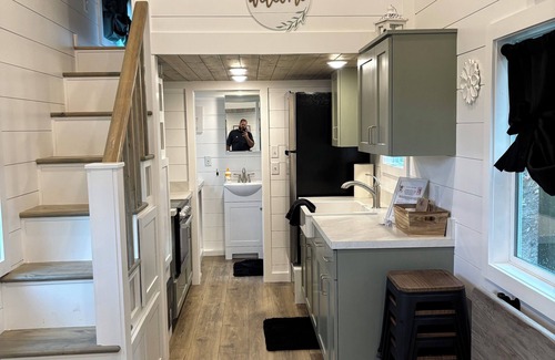 Rainier Other | Charming 2-bedroom farmhouse style tiny home in Rainier with Hot tub
