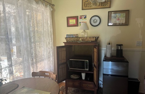 Westcliffe House | Charming 2-bedroom Guest Suite in Westcliffe CO with fireplace