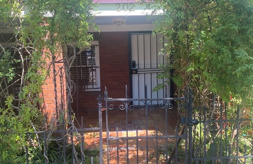 Dixon Park Apartment | Charming 2-bedroom Garden Apartment in Savannah near Forsyth Park
