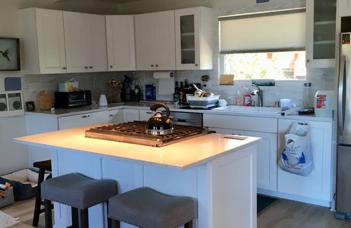 Happy Hill House | Charming 2 Bedroom Getaway for Monthly Rentals With Amazing Ocean Views
