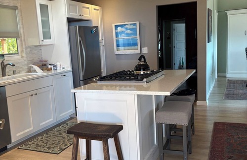 Happy Hill House | Charming 2 Bedroom Getaway for Monthly Rentals With Amazing Ocean Views