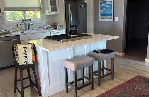 Happy Hill House | Charming 2 Bedroom Getaway for Monthly Rentals With Amazing Ocean Views