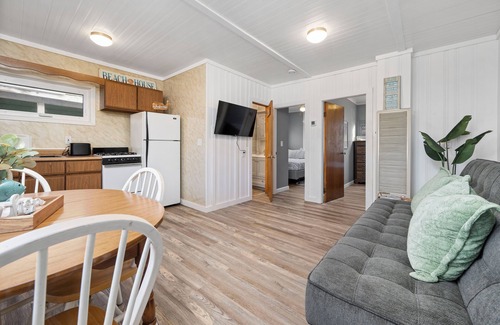 Hampton House | Charming 2-Bedroom Getaway A/C, WIFI, Covered porch just 3 Minutes to the Beach!