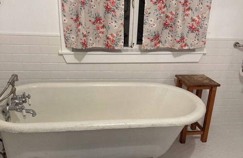 Vallejo Cottage | Charming 2-bedroom getaway in the sf bay wetlands with WiFi. Dog friendly.