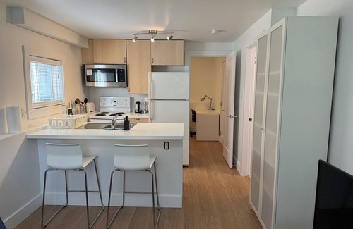 Kitsilano House | Charming 2-bedroom ground level unit in beautiful Kitsilano, Vancouver