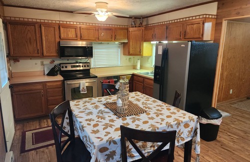 Talcott House | Charming 2-bedroom Greenbrier River house with WiFi, AC in welcoming Talcott, WV