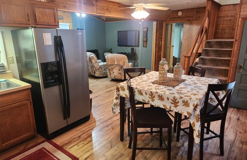 Talcott House | Charming 2-bedroom Greenbrier River house with WiFi, AC in welcoming Talcott, WV