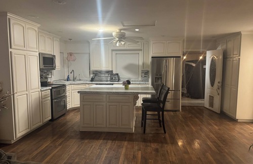Riverside House | Charming 2-bedroom Guest House in Riverside with WiFi and AC