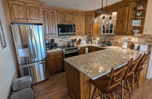 Town of Milo Apartment | Charming 2-bedroom guest suite right on Keuka Lake with all the comforts of home