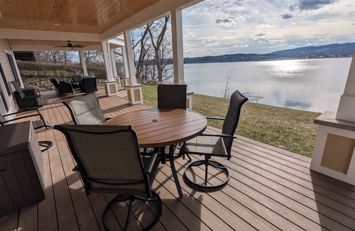 Town of Milo Apartment | Charming 2-bedroom guest suite right on Keuka Lake with all the comforts of home
