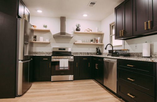 Batesville House | Charming 2-bedroom house in Batesville steps From Lyon