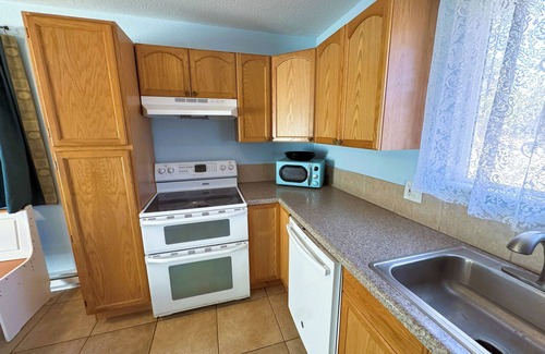 Estes Park House | Charming 2-bedroom house in Estes Park, walk to shops, dining & RMNP, Pets ok