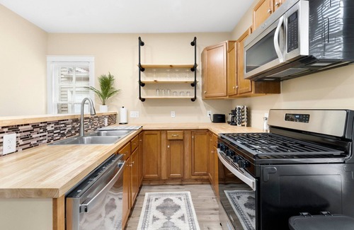 West Central House | Charming 2-bedroom house in Downtown Fort Wayne